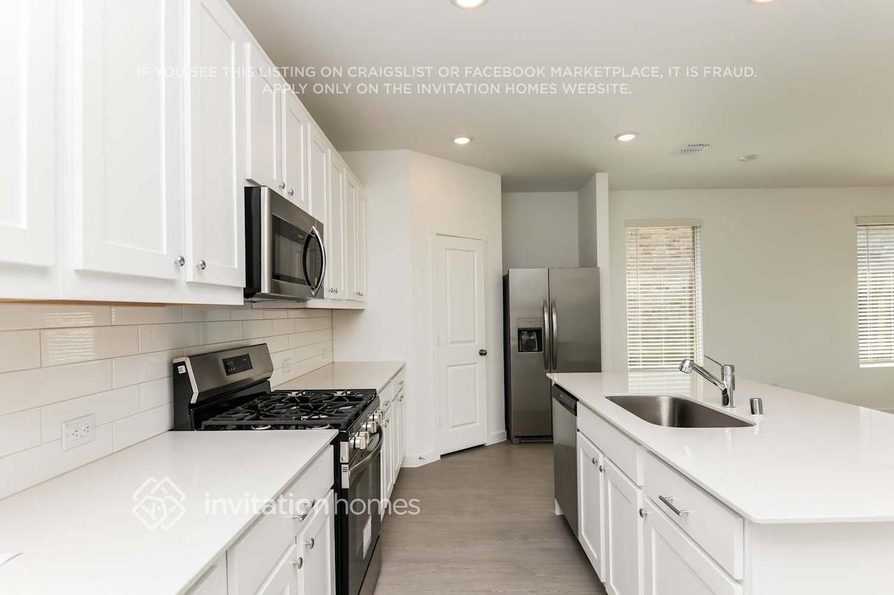 312 Sedalia Trl - Photo 6 of 17