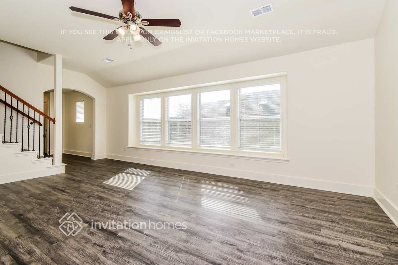 1008 Hayden Ln - Photo 5 of 19