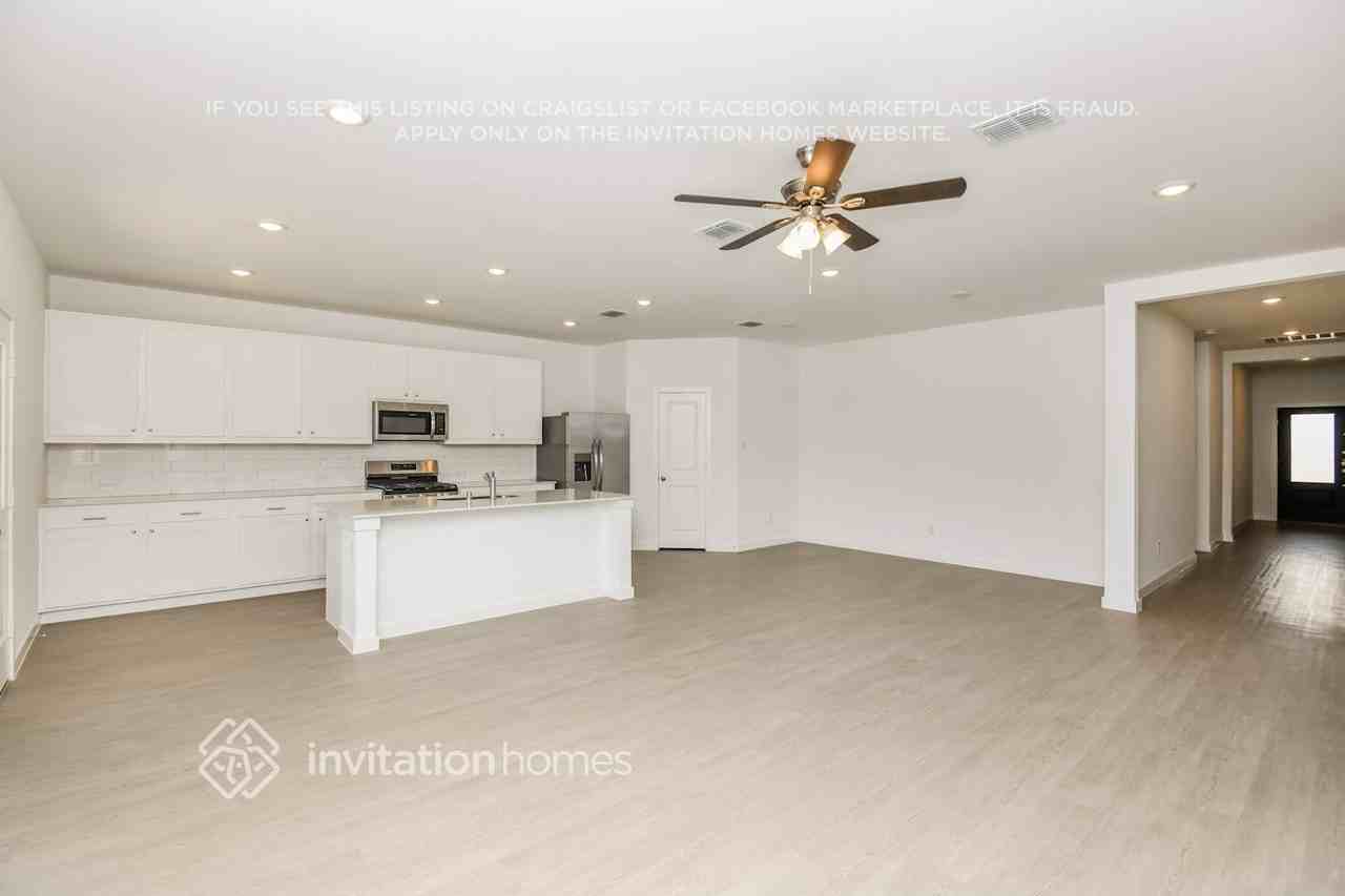 325 Sedalia Trail - Photo 4 of 18