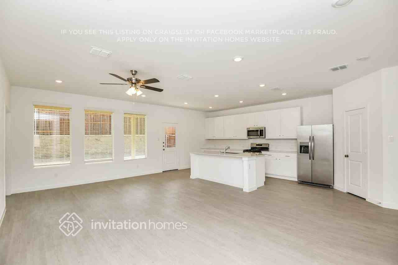 325 Sedalia Trail - Photo 5 of 18