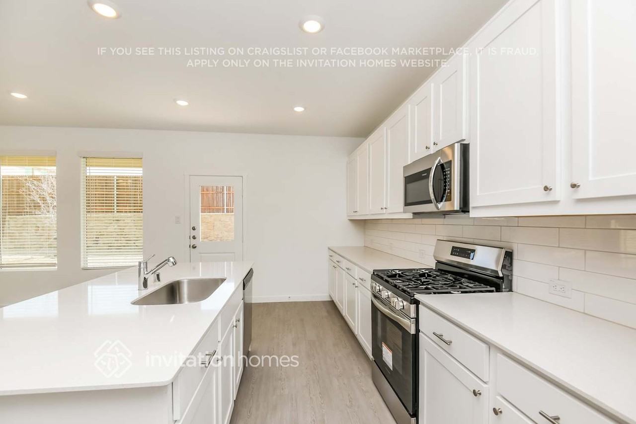 325 Sedalia Trail - Photo 7 of 18