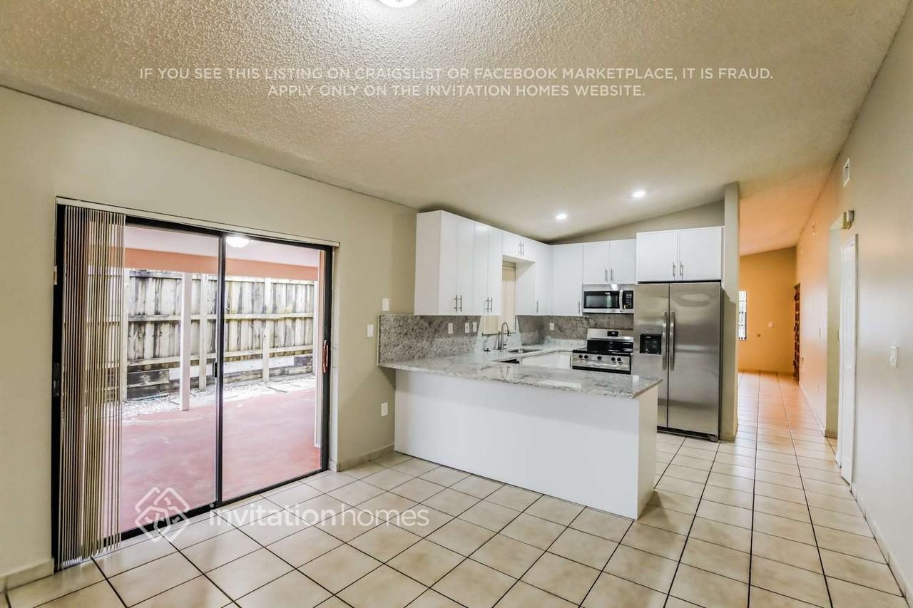 8021 Sw 136th Ct - Photo 5 of 17