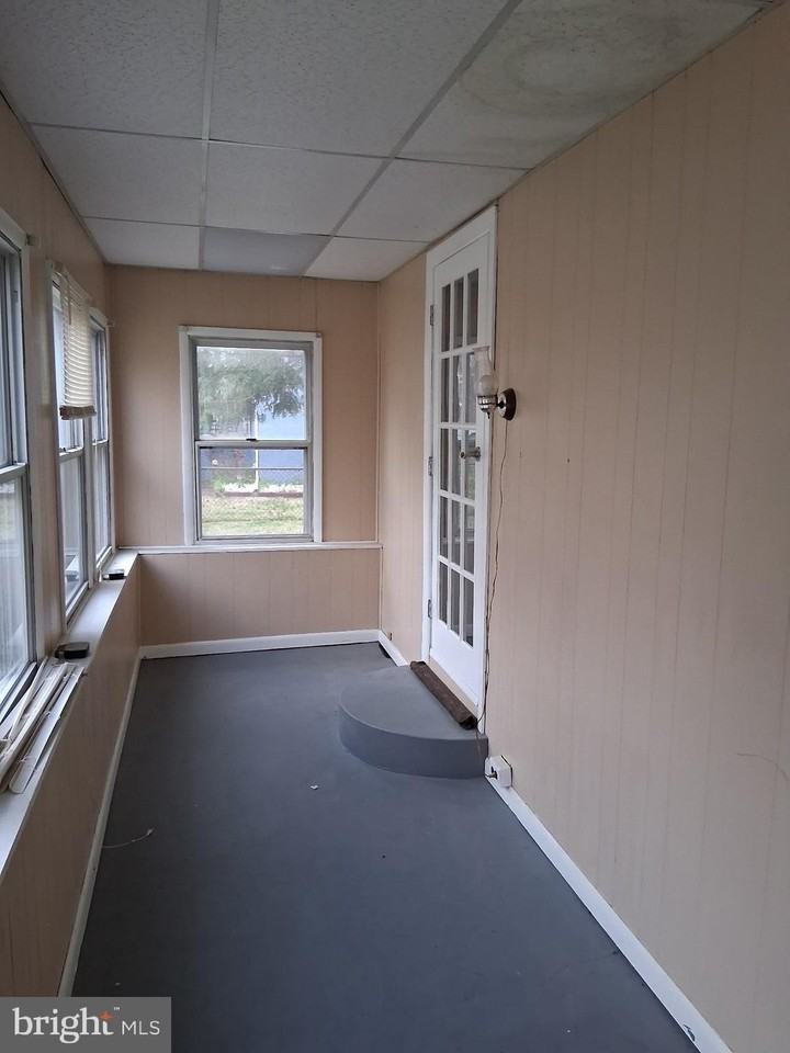 902 Rose Anne Rd - Photo 3 of 9