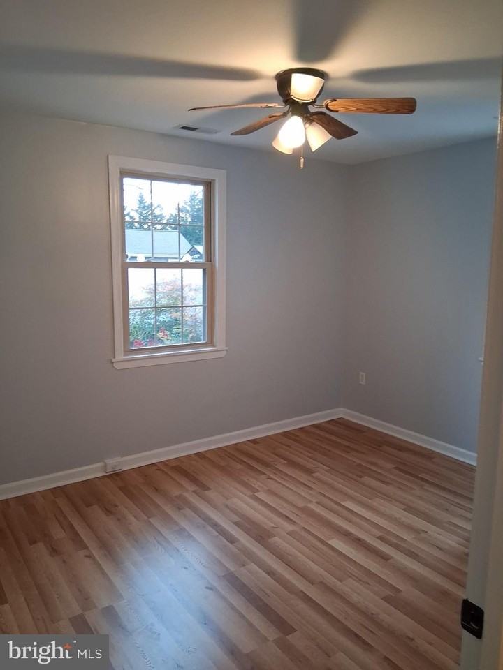 902 Rose Anne Rd - Photo 4 of 9