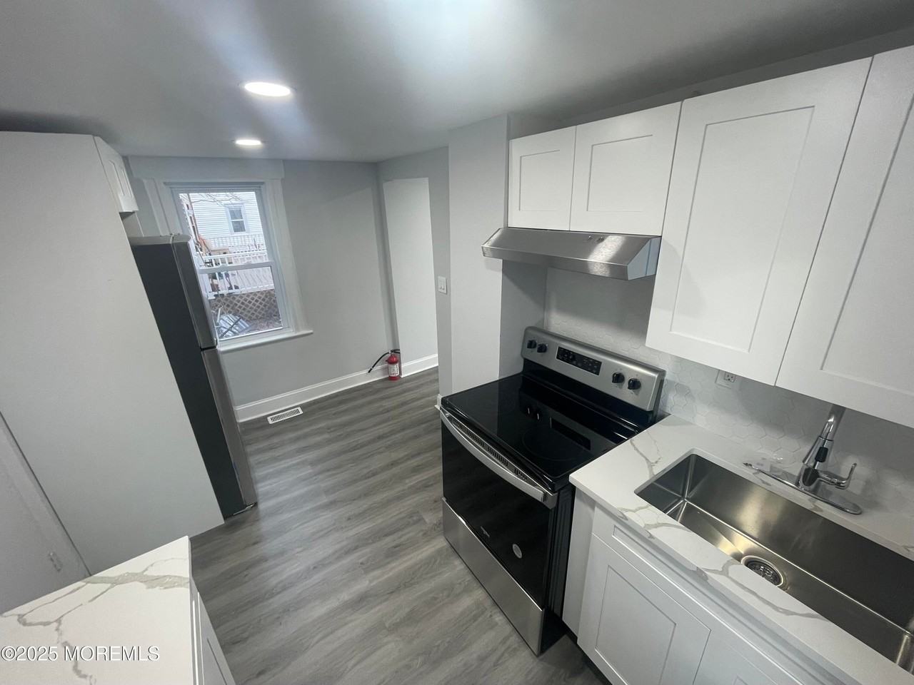405 Myrtle Ave - Photo 5 of 11