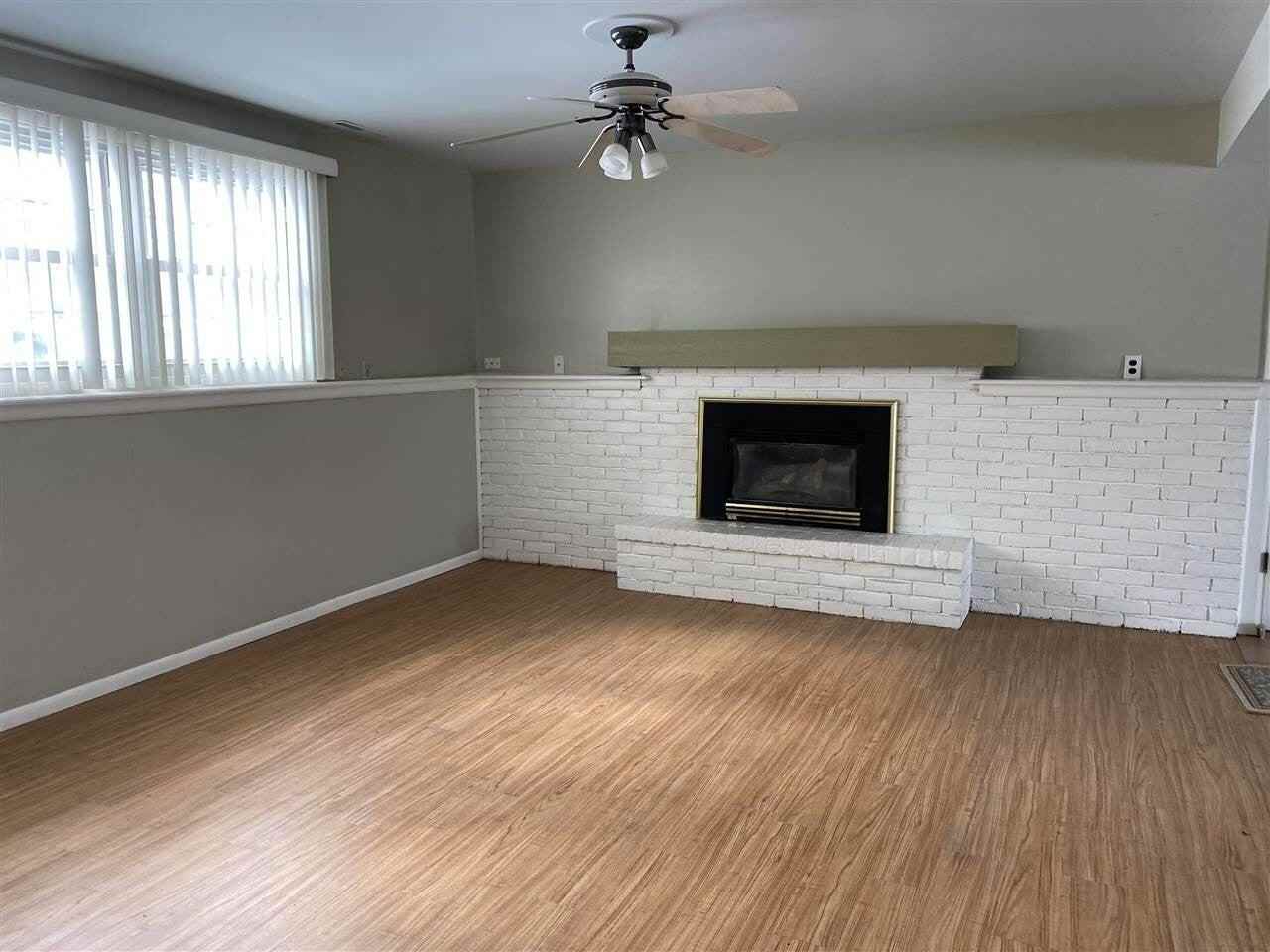 3388 Hathaway Ln - Photo 3 of 13