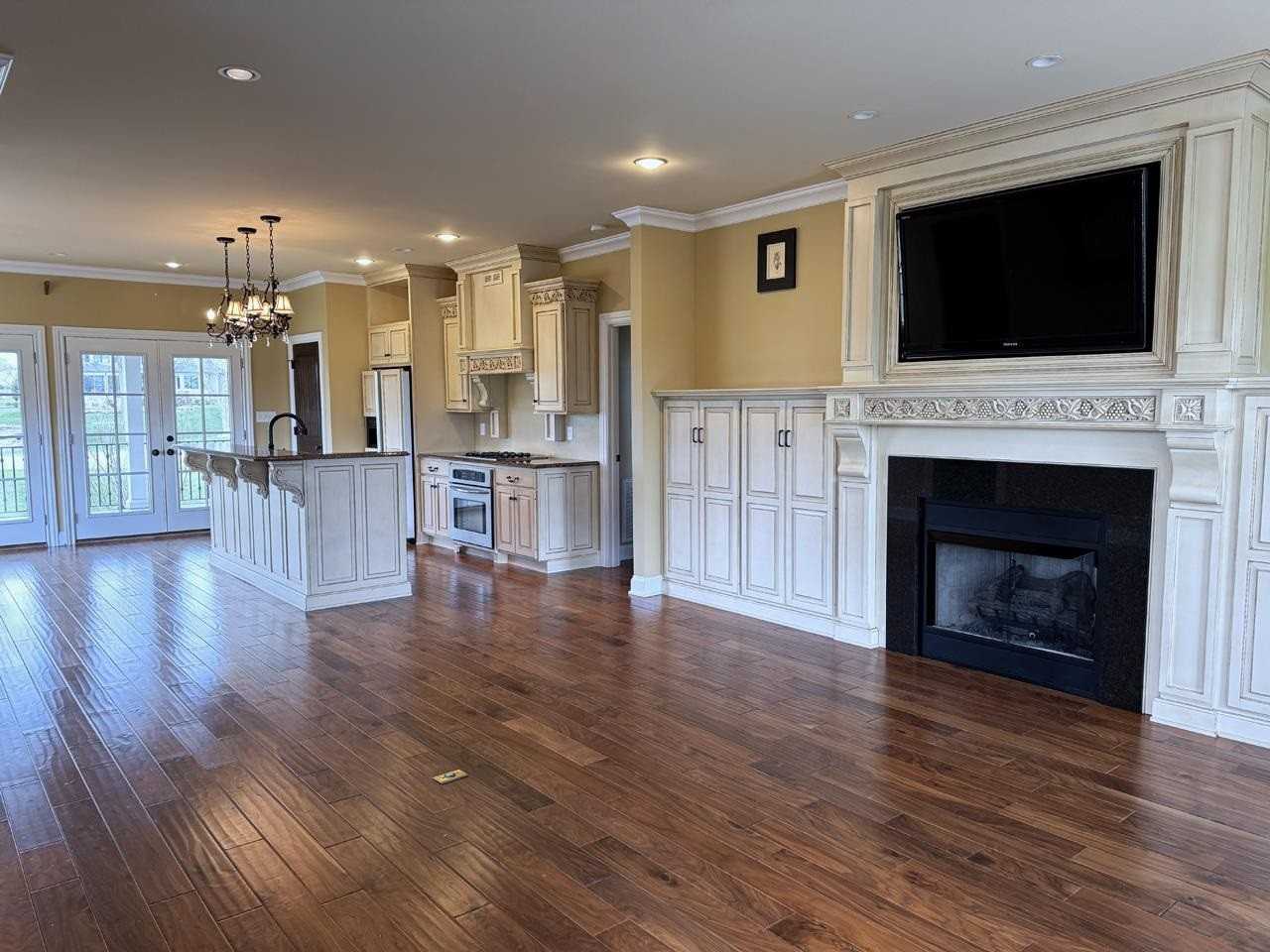 396 Club Ct - Photo 2 of 15