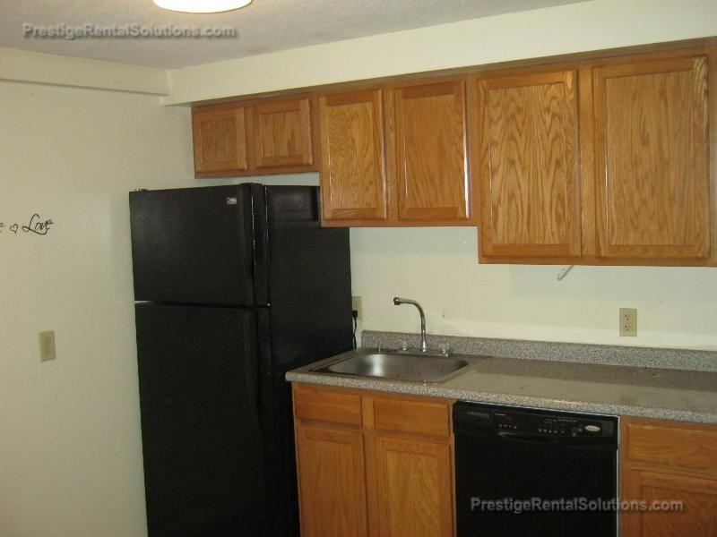 1 Adams Cir #H - Photo 4 of 14