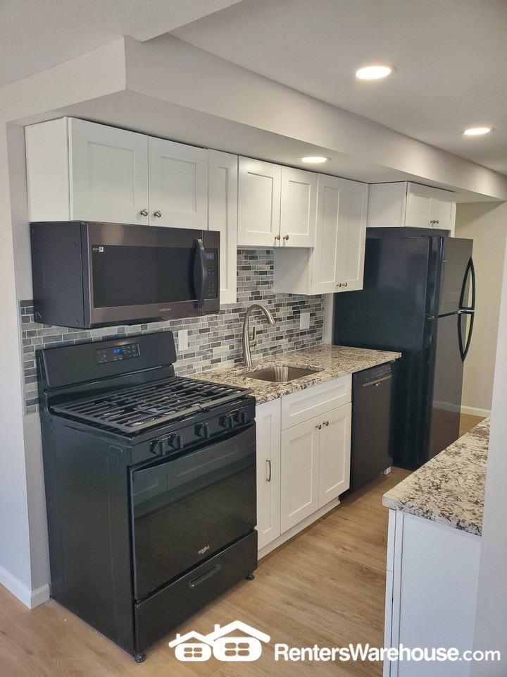 1033 Bluff Ave E - Photo 3 of 24