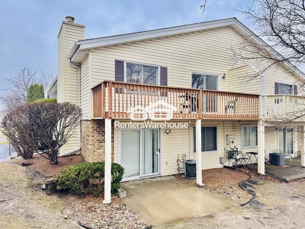 5389 Beachside Dr - Photo 3 of 26