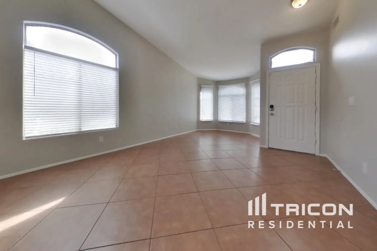 12432 12432 W Orange Drive Litchfield Park AZ - Photo 3 of 17