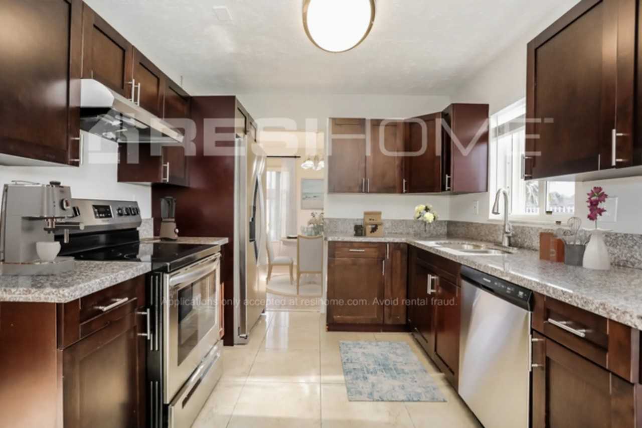 10855 Sw 152nd Ter - Photo 3 of 19