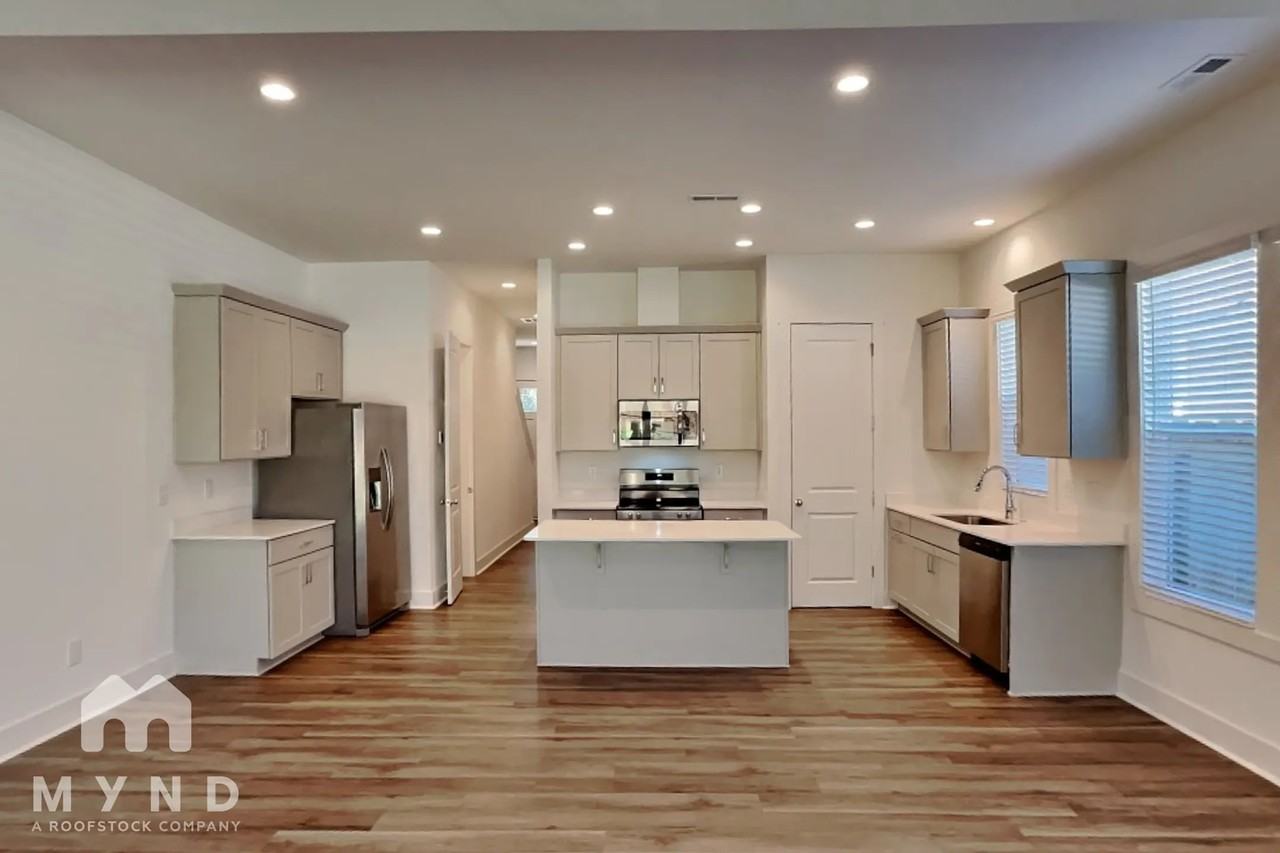 2836 Willow St - Photo 2 of 22