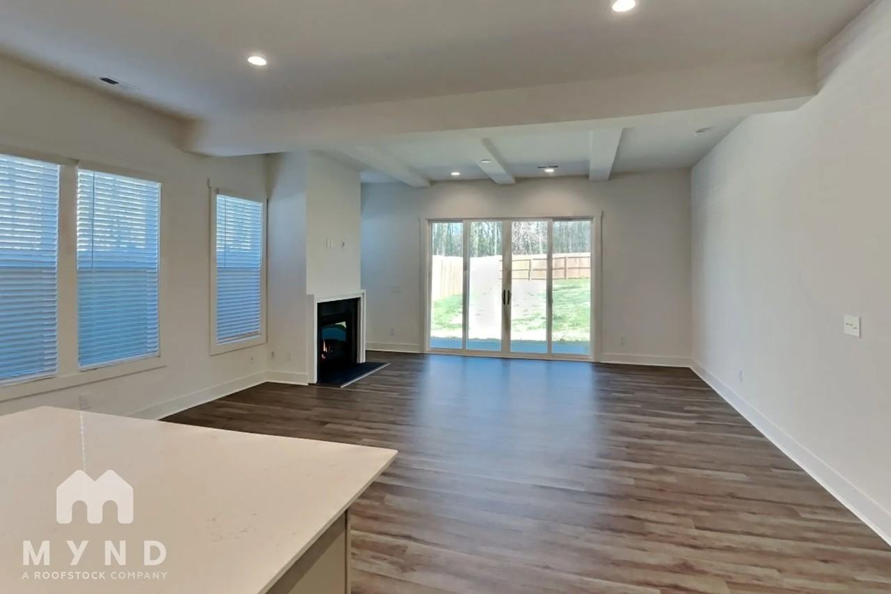 2836 Willow St - Photo 3 of 22