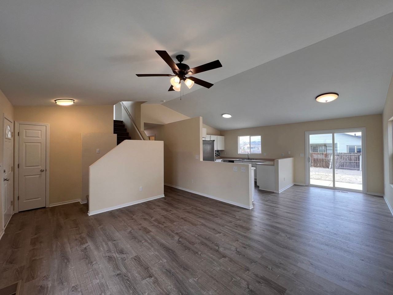 103 Double Eagle Dr - Photo 2 of 23