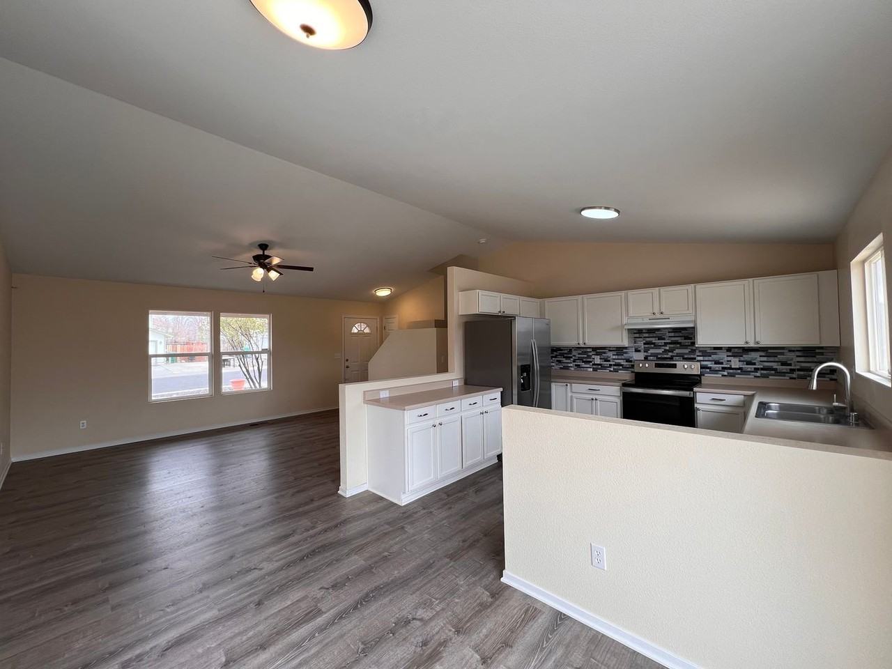 103 Double Eagle Dr - Photo 3 of 23