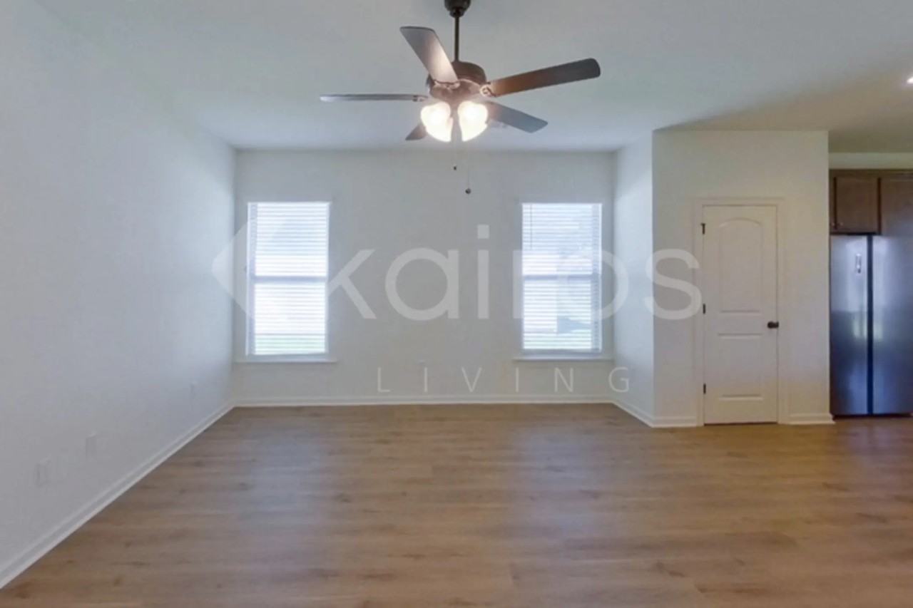201 Salvat Dr - Photo 2 of 19