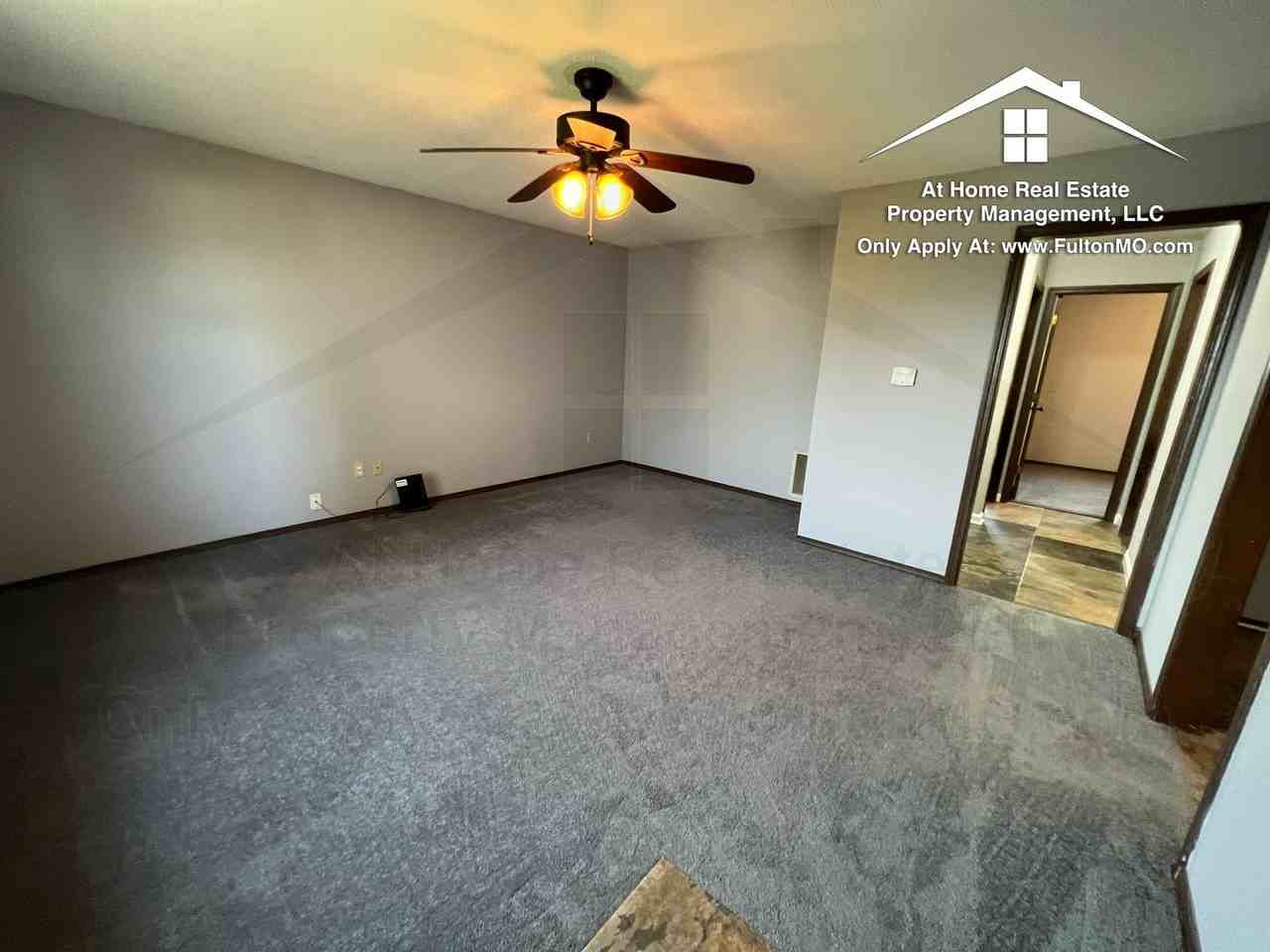 543 Collier Ln - Photo 3 of 20