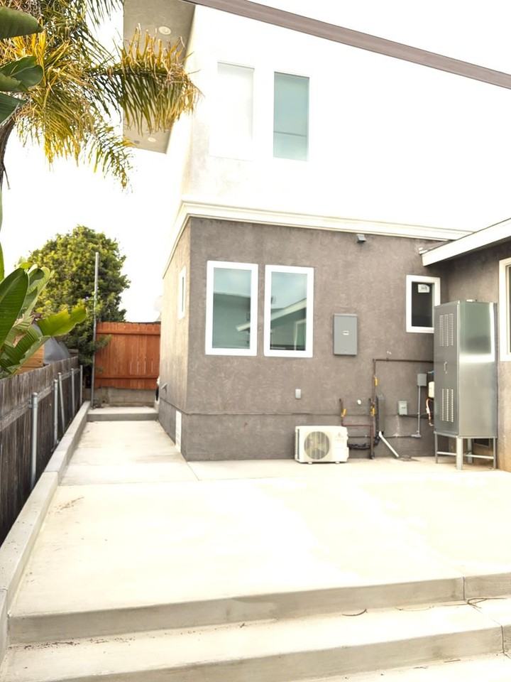 2236 Sea Breeze Dr - Photo 3 of 19