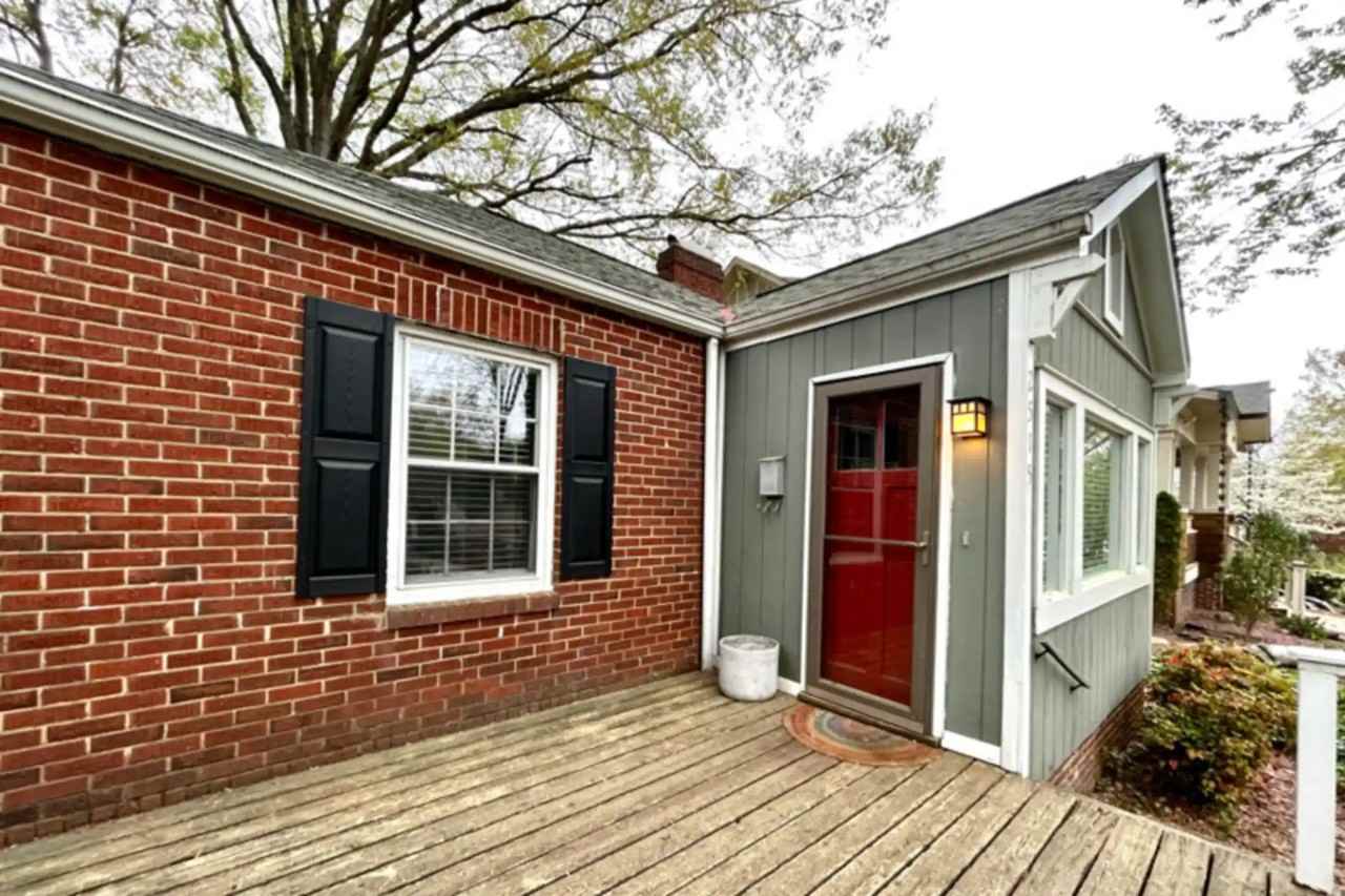 2515 Chesterfield Ave - Photo 3 of 22