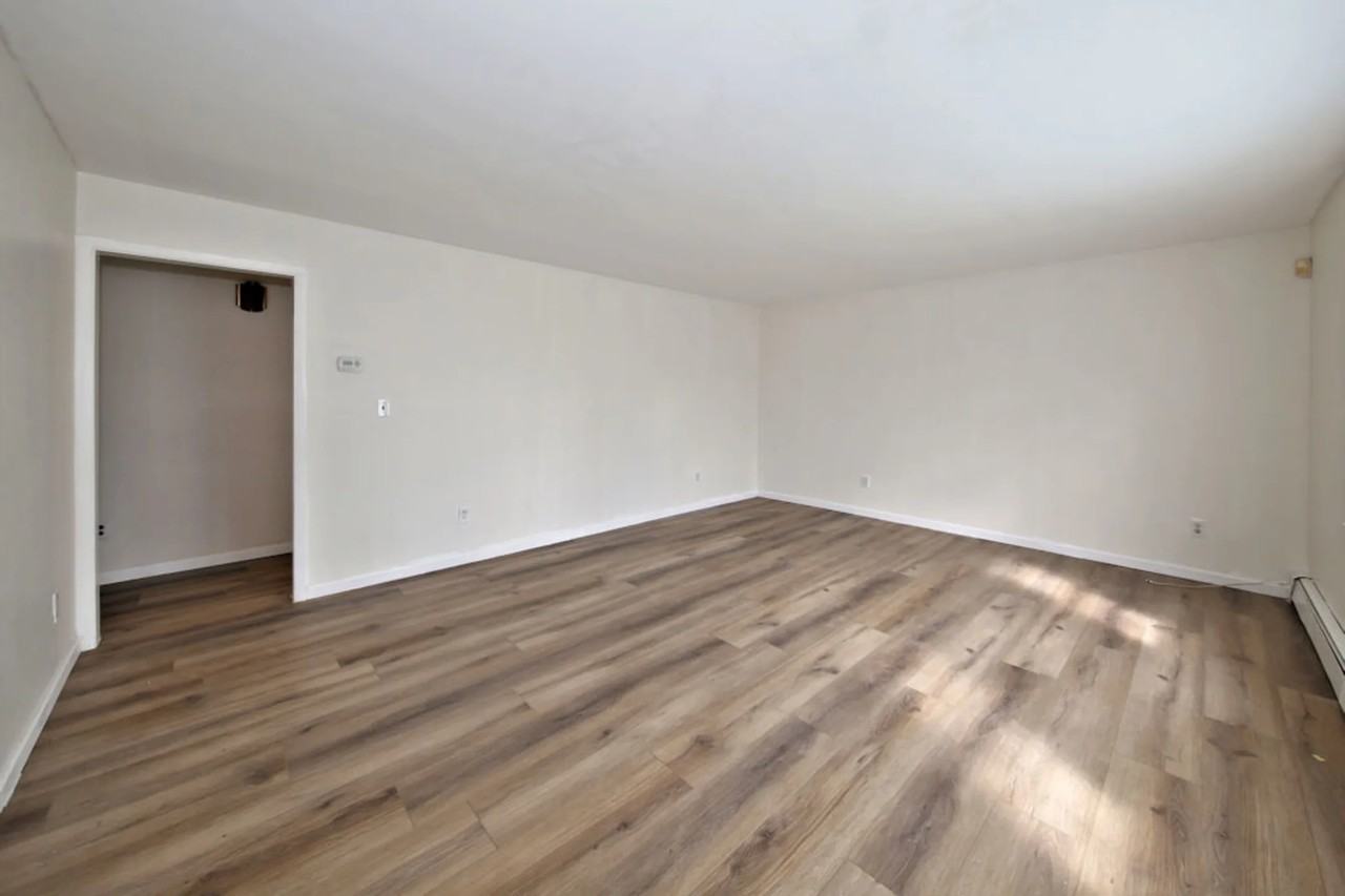 22 Wyman St Apt 1 - Photo 2 of 9