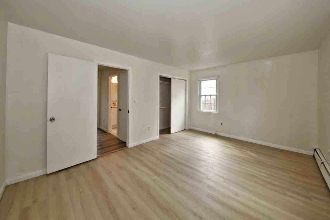 22 Wyman St Apt 1 - Photo 3 of 9
