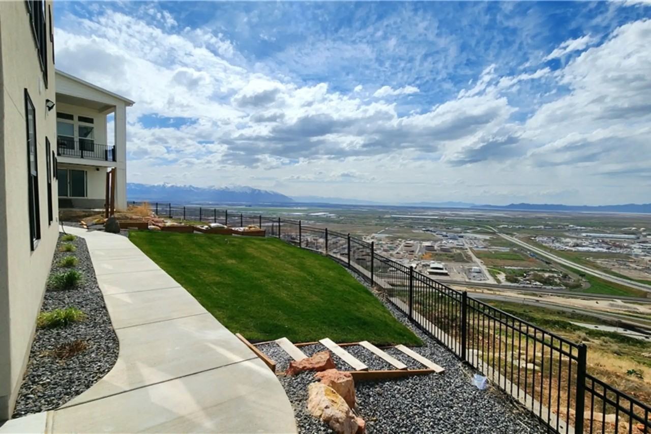 616 S Miller Ave - Photo 2 of 18