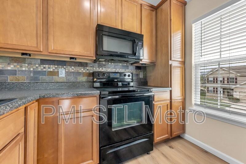 6303 Spring River Dr - Photo 7 of 37