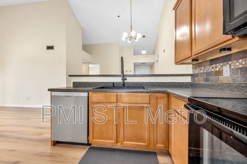 6303 Spring River Dr - Photo 6 of 37