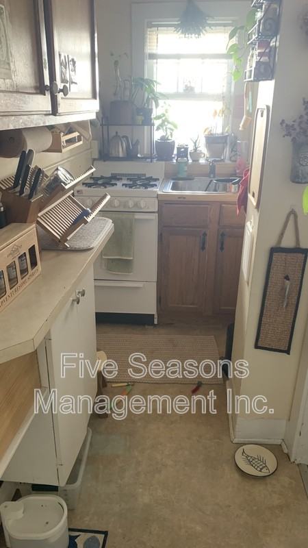 16 Loomis St - Photo 5 of 13