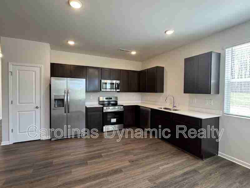 193 Titanium Dr - Photo 3 of 26