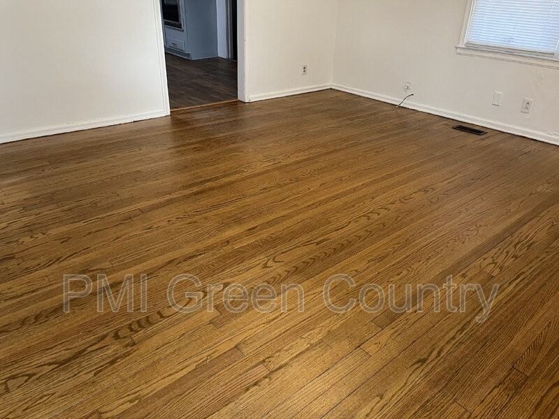 44 S 73rd East Ave - Photo 3 of 19