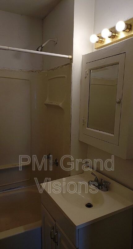 336 S 19th St - Photo 2 of 12
