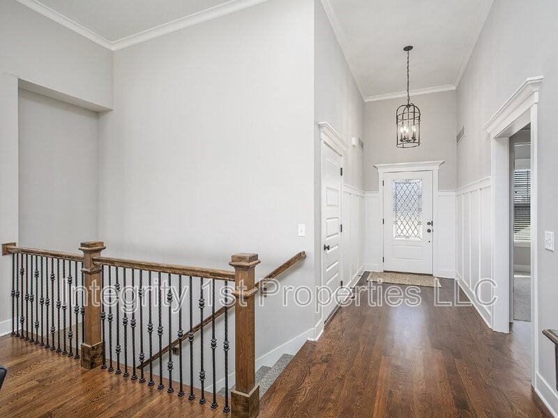 6917 Ne 70th St - Photo 4 of 26