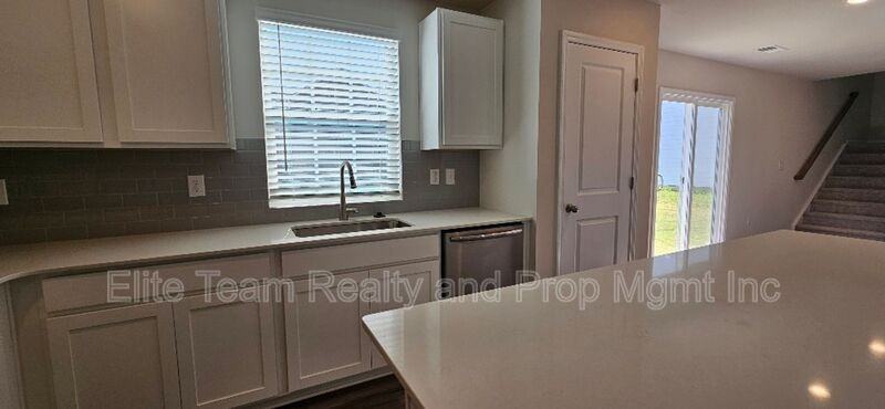 1615 Cannonball Ln - Photo 6 of 31