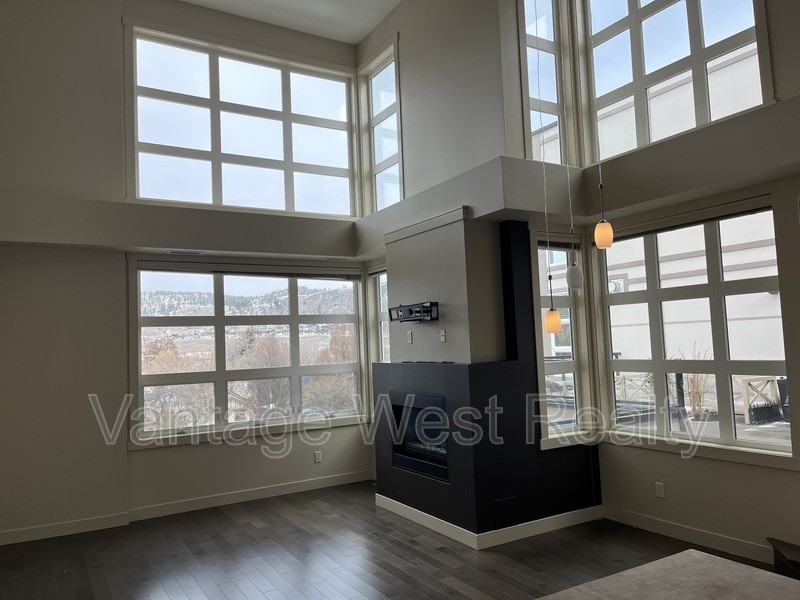 405 Martin Ave - Photo 3 of 36