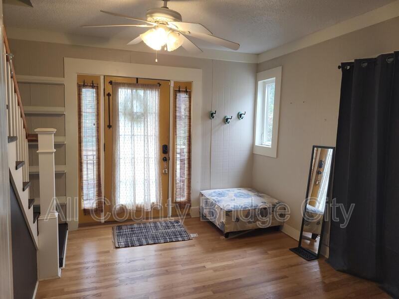 311 Retreat St - Photo 3 of 23