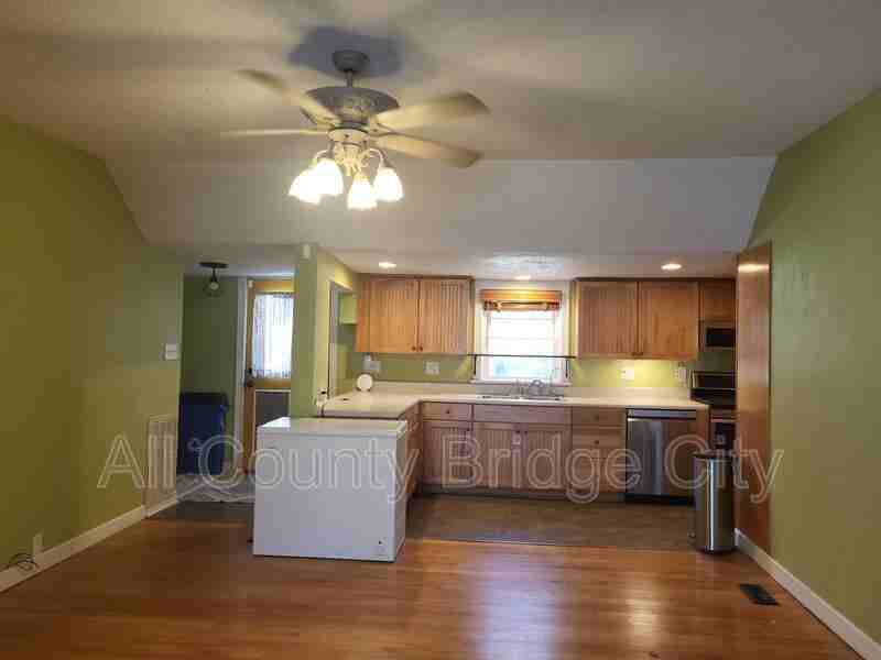 311 Retreat St - Photo 4 of 23