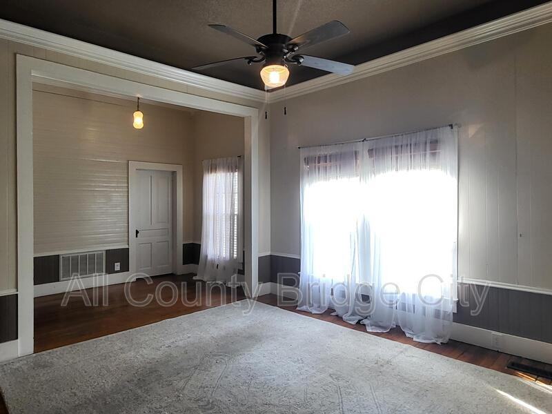 311 Retreat St - Photo 6 of 23