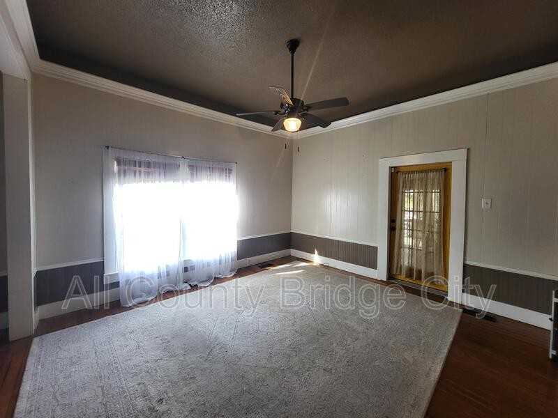 311 Retreat St - Photo 7 of 23