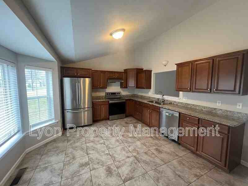 3 Mayhew Dr #1 - Photo 2 of 16