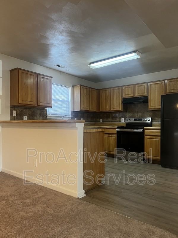 731 Maltby Ave - Photo 2 of 2