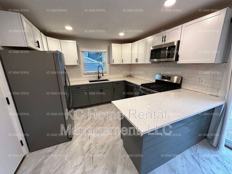 7421 Cherokee Dr - Photo 2 of 50