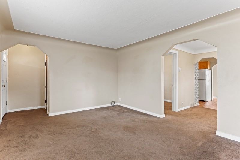 23100 Shakespeare Avenue - Photo 3 of 15