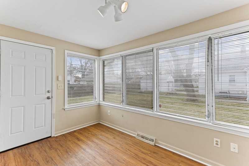 23100 Shakespeare Avenue - Photo 5 of 15