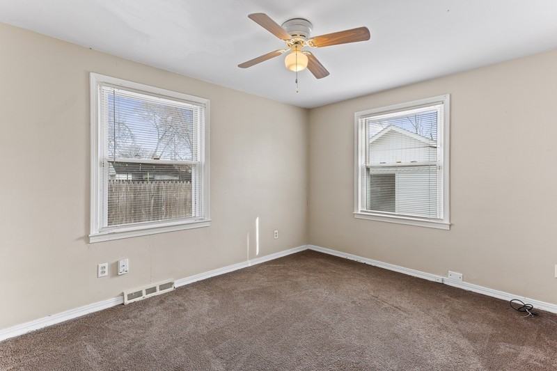 23100 Shakespeare Avenue - Photo 6 of 15