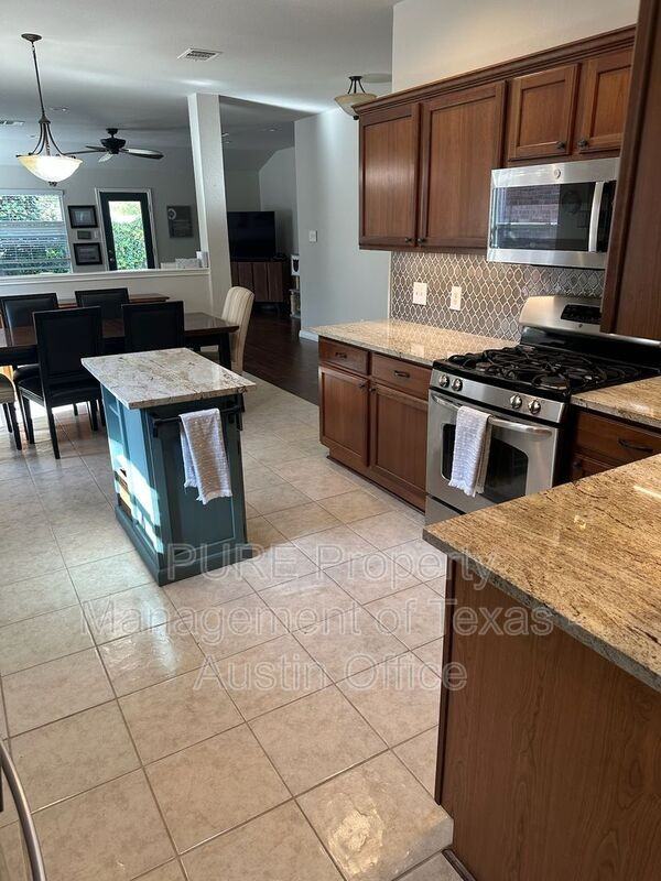 3228 Clinton Pl - Photo 2 of 12