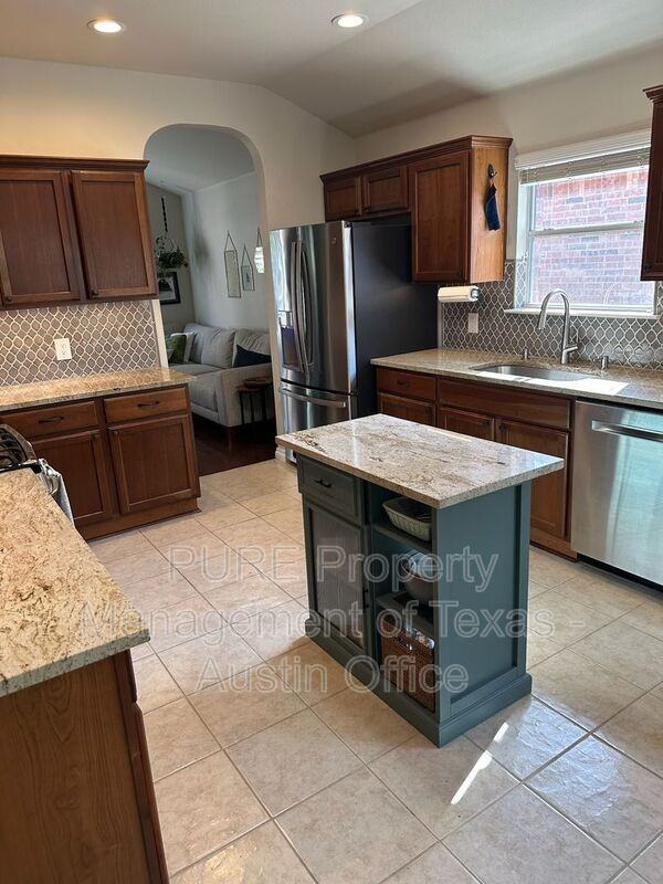 3228 Clinton Pl - Photo 3 of 12