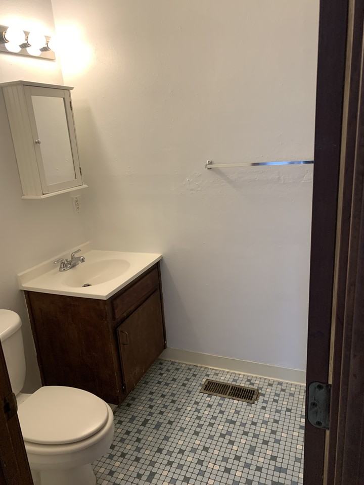 308 Stanford Dr Se - Photo 6 of 8
