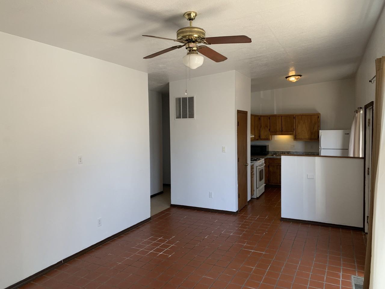 308 Stanford Dr Se - Photo 3 of 8